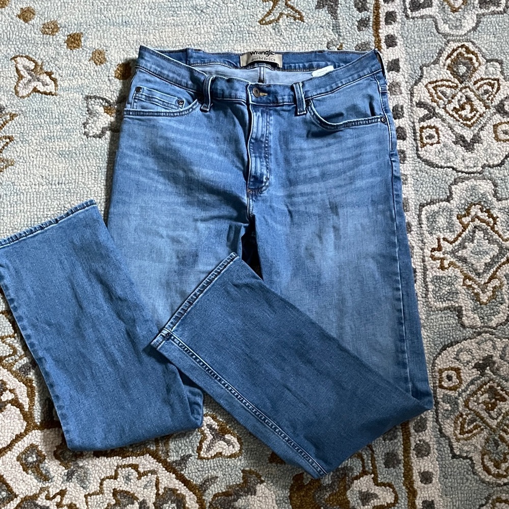 Wrangler Men's Classic Light Blue Jeans